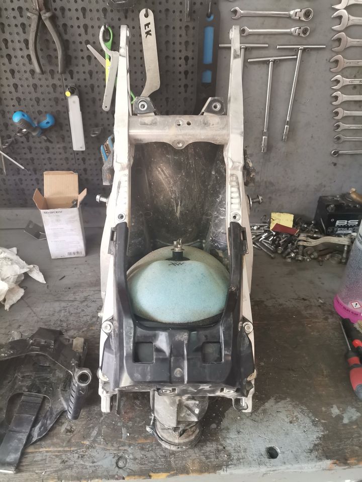 SUBFRAME + AIRBOX