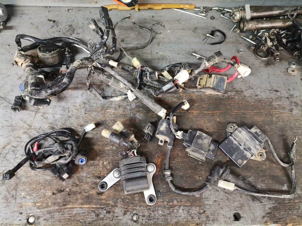 KOMPLET ELEKTRIKA, ECU, KONDENZATOR, STATOR, ROTOR....