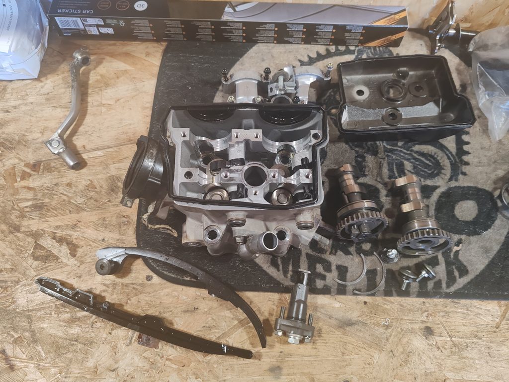 GLAVA MOTORJA